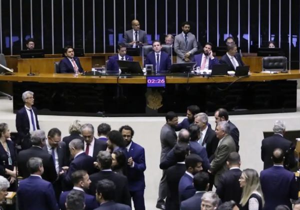 Câmara aprova PL Antifacção com mudanças e governo Lula sofre nova derrota; veja como votaram deputados baianos