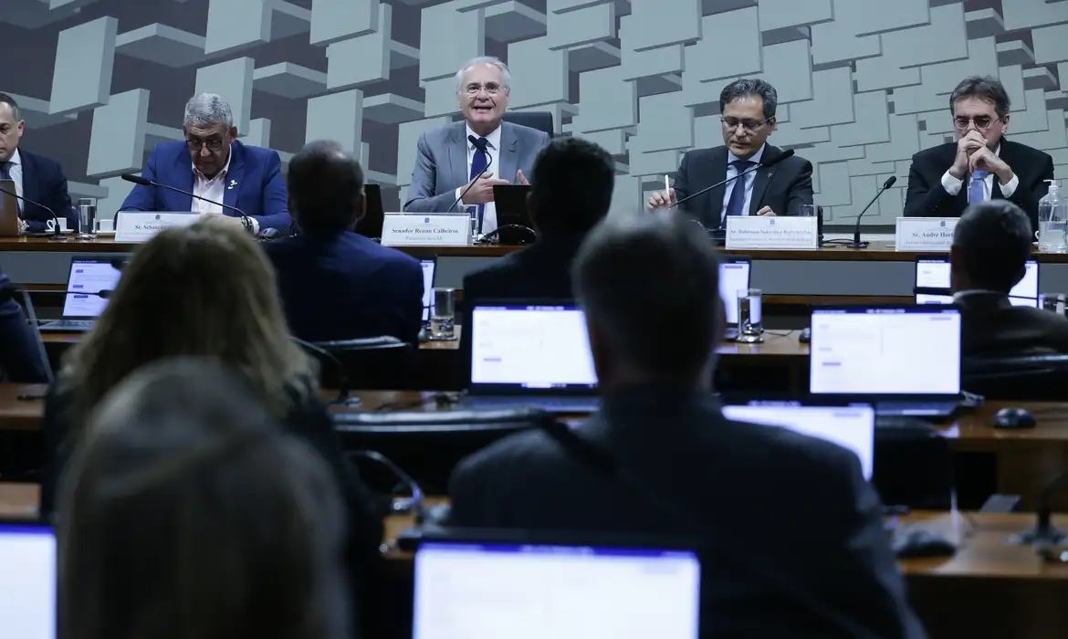 Comissão do Senado aprova isenção do Imposto de Renda para quem ganha até RS 5 mil   