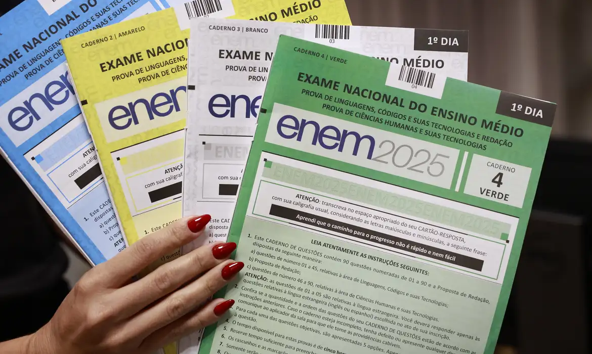Inep divulga gabaritos e cadernos de provas do 2º dia do Enem 2025