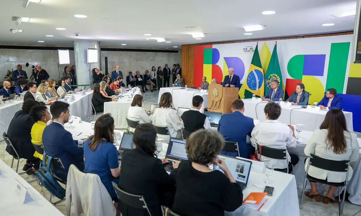 Lula avisa que vetará Projeto de Lei da Dosimetria