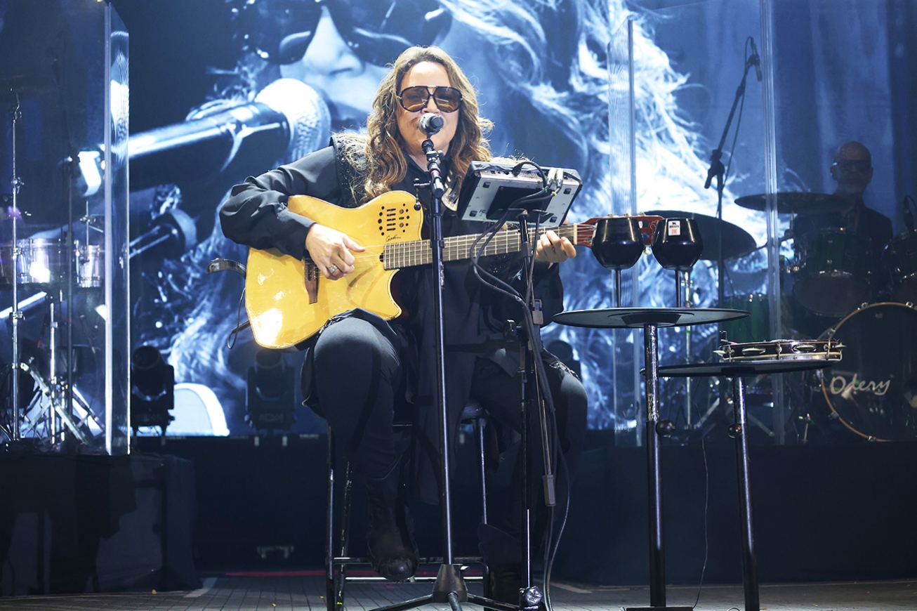 Prefeitura de Feira esclarece ausência de intérpretes de Libras e outras 'polêmicas' sobre show de Ana Carolina no Natal Encantado 2025