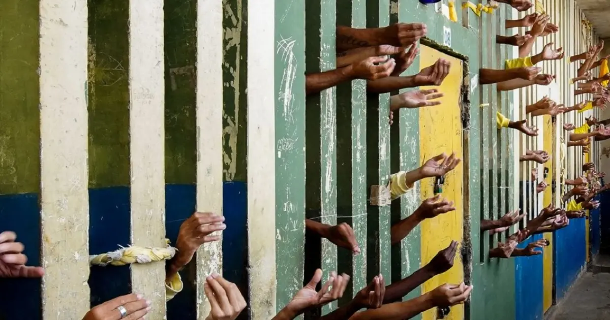 Tarcísio reacende debate e prisão perpétua pode entrar na PEC da Segurança Pública