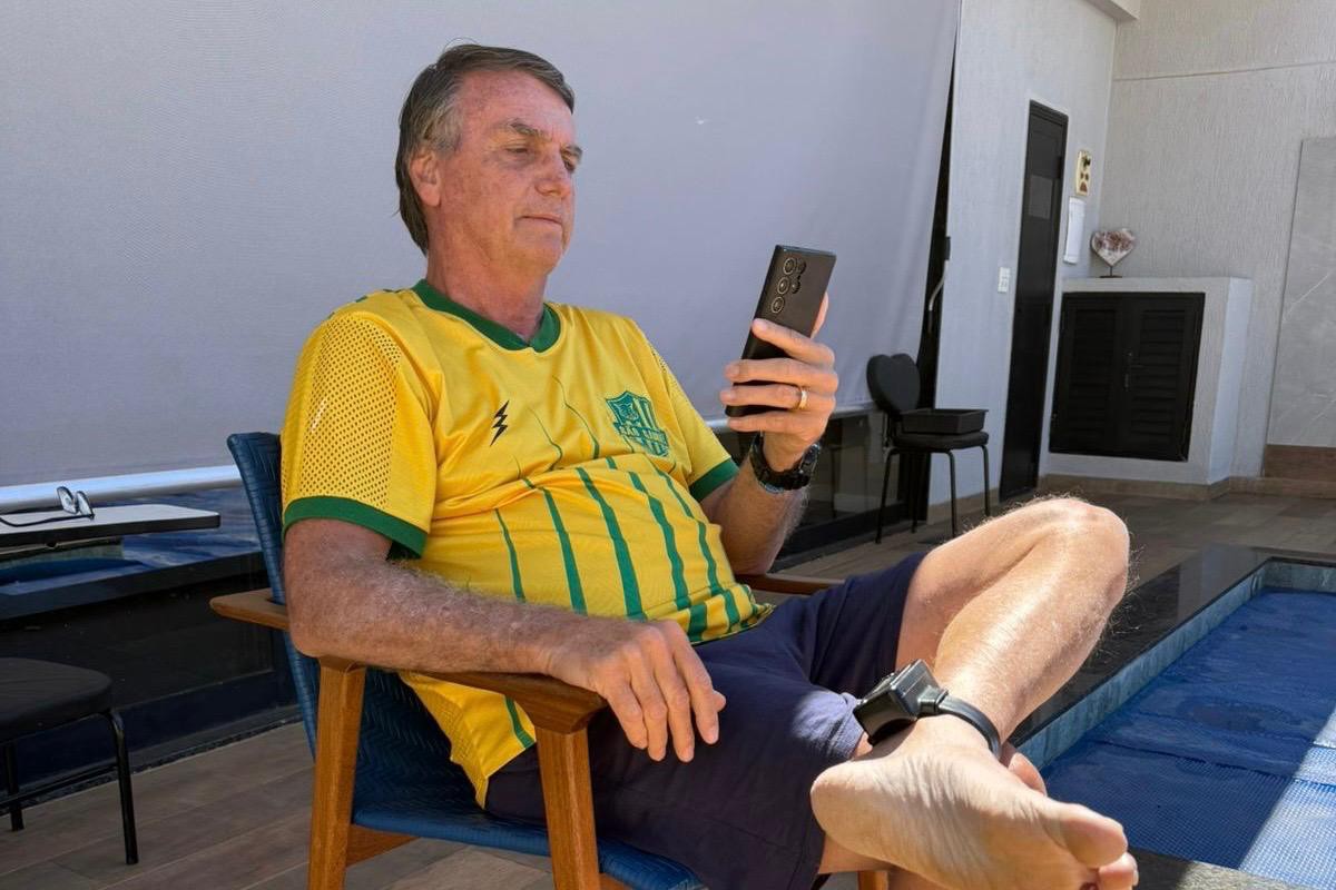 Defesa pede ao STF prisão domiciliar para Bolsonaro após queda na cela