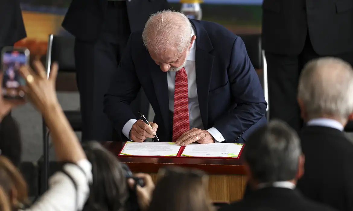 Lula veta, integralmente, PL da Dosimetria; para o presidente, condenados tiveram direito à ampla defesa