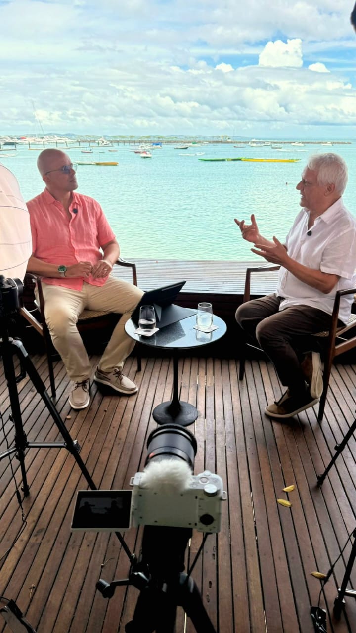 Programa de entrevistas SalaVip ganha versão de verão gravado no restaurante Amado