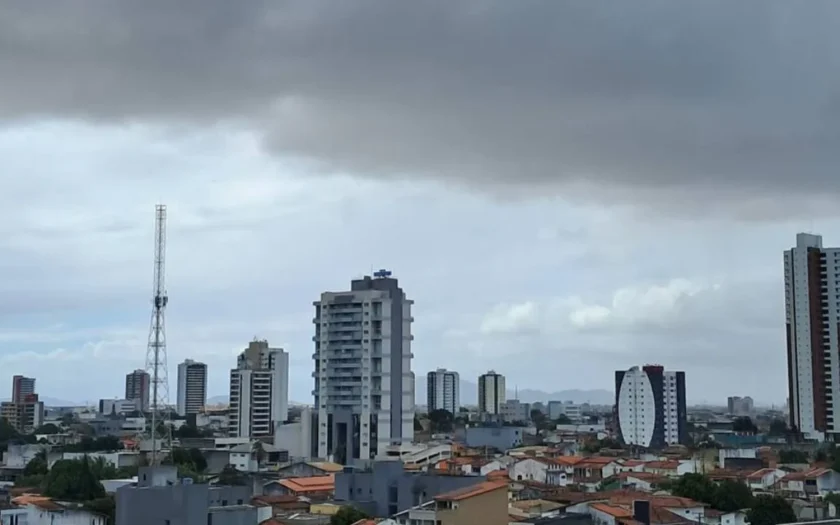A crônica da trovoada que não caiu
