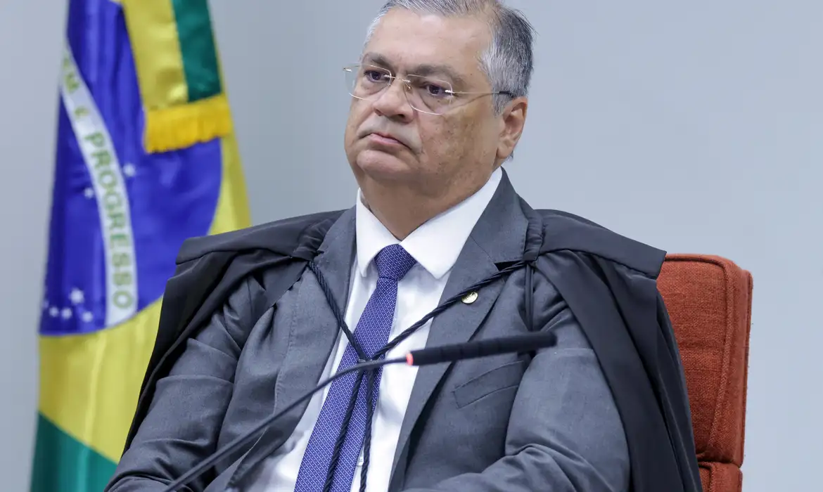 Dino ordena suspensão de pagamento de ‘penduricalhos’ a servidores; medida vale para os Três Poderes