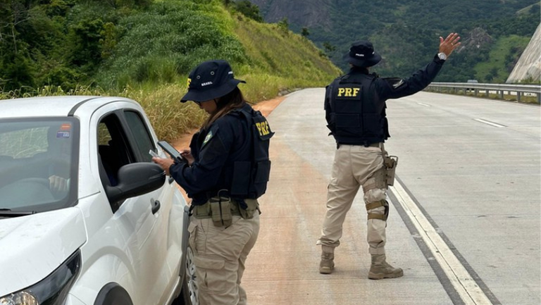 PRF cumpre 302 mandados em operação contra violência à mulher; média chega a 12 prisões por dia