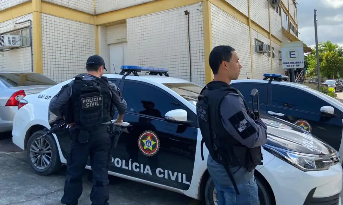 Segundo dos cinco envolvidos no estupro coletivo de adolescente se entrega à polícia, no Rio