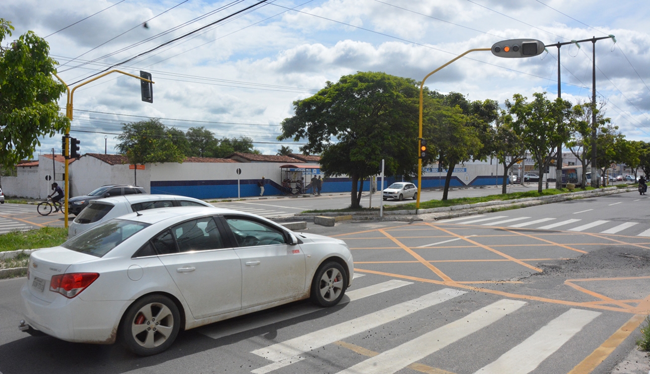 Trânsito terá mudanças no domingo em Feira de Santana por eventos esportivos e concurso público