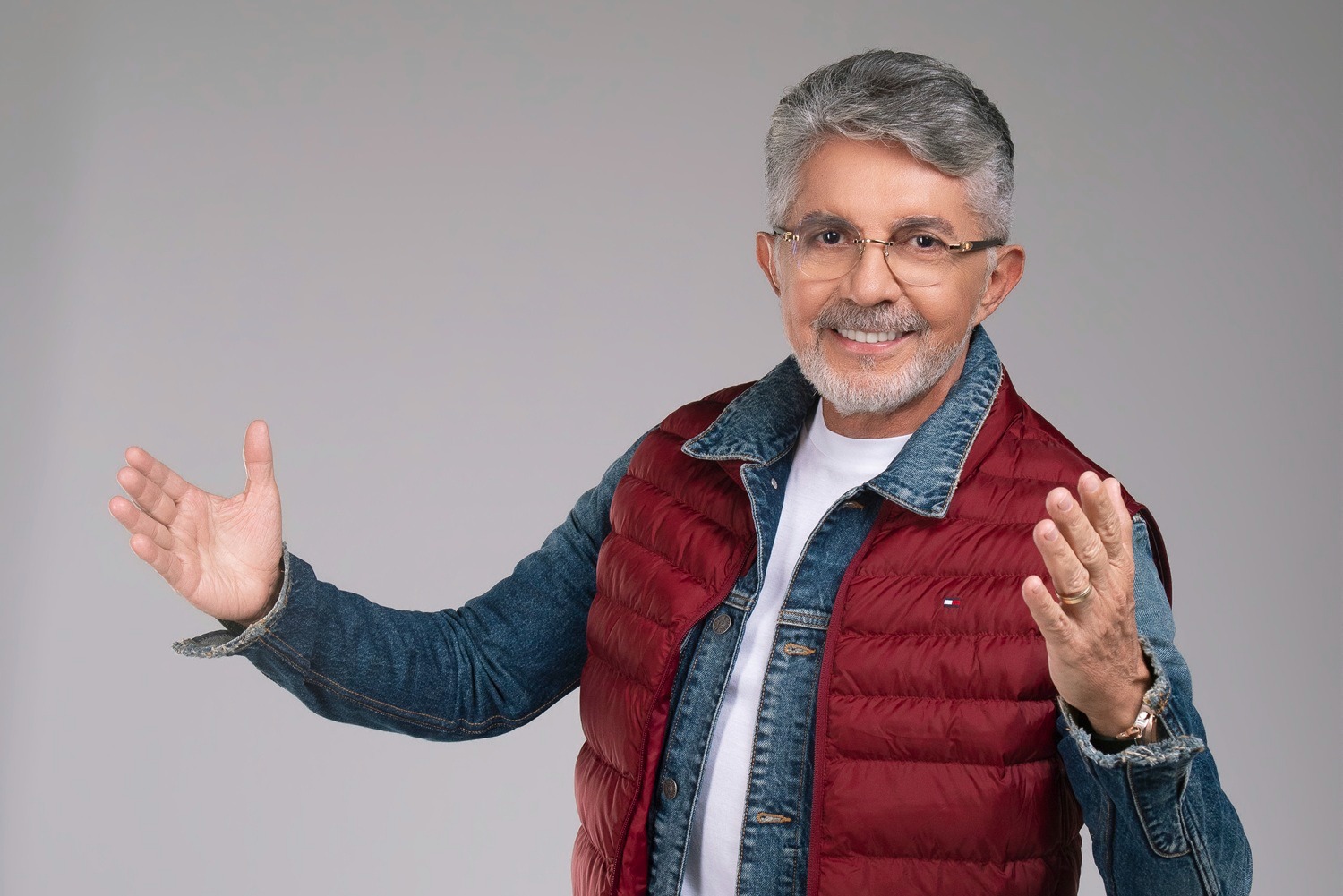 Adelmario Coelho esquenta as turbinas para o São João e faz a festa no interior da Bahia 