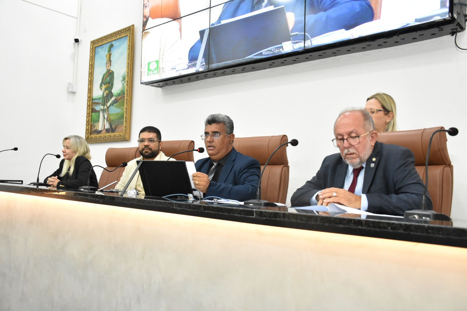 Dirigentes de órgãos governamentais faltam com respeito e responsabilidade, ao fugir dos debates públicos