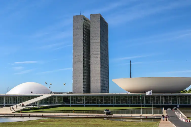 Janela de migração partidária termina nesta sexta-feira (3)