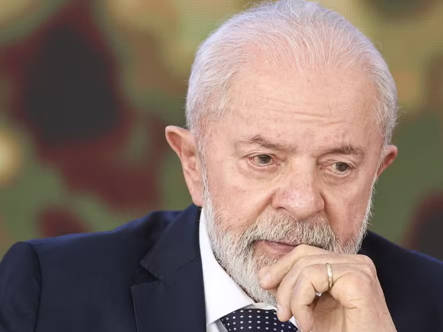 Lula comenta conflito no Oriente Médio e promete medidas para evitar alta de combustíveis no Brasil