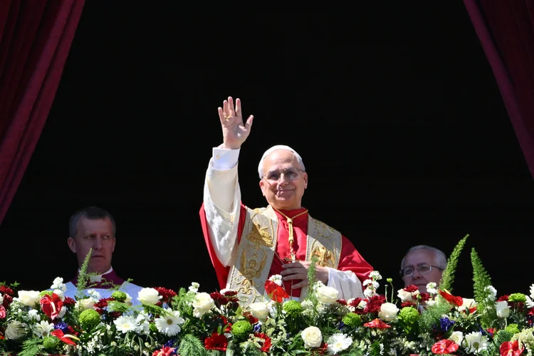 Papa Leão XIV alerta que a humanidade está se tornando indiferentes à violência, em sua 1ª missa de Páscoa