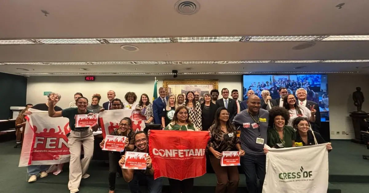 Projeto que fixa piso de R$ 5,5 mil para assistentes sociais avança na Câmara