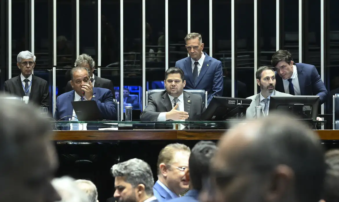 Dosimetria: presidente do Congresso Nacional promulga lei que beneficia condenados pelo 8 de Janeiro