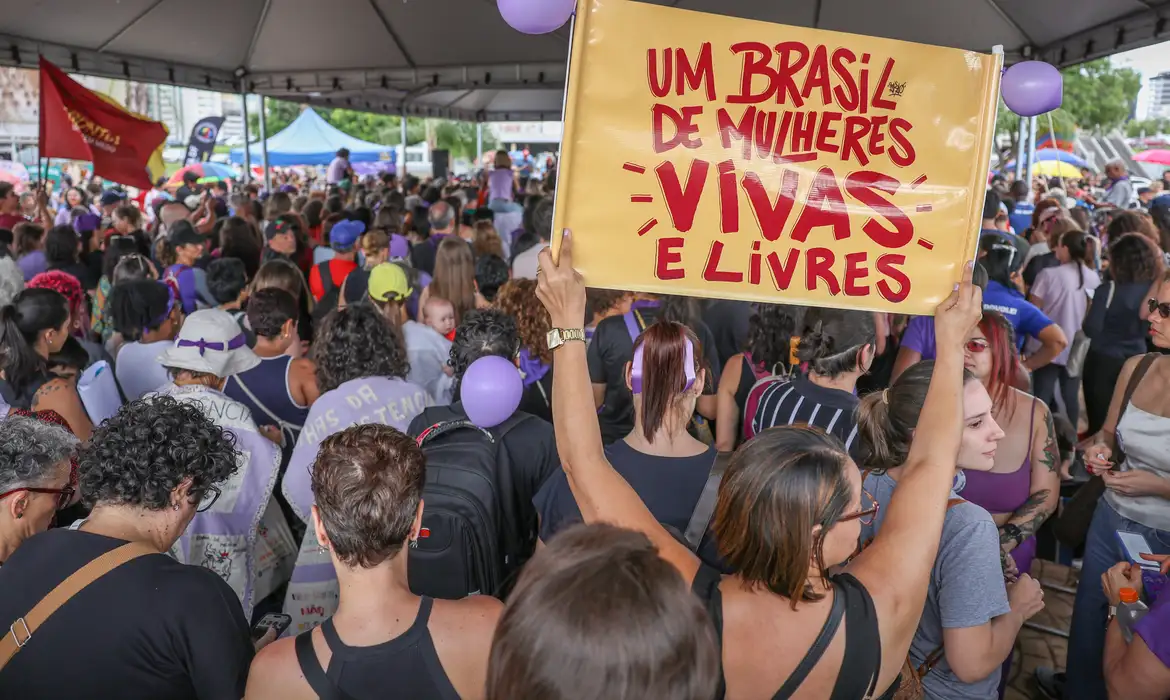 Filhos de vítimas de feminicídio passam a ter direito a uma pensão do INSS