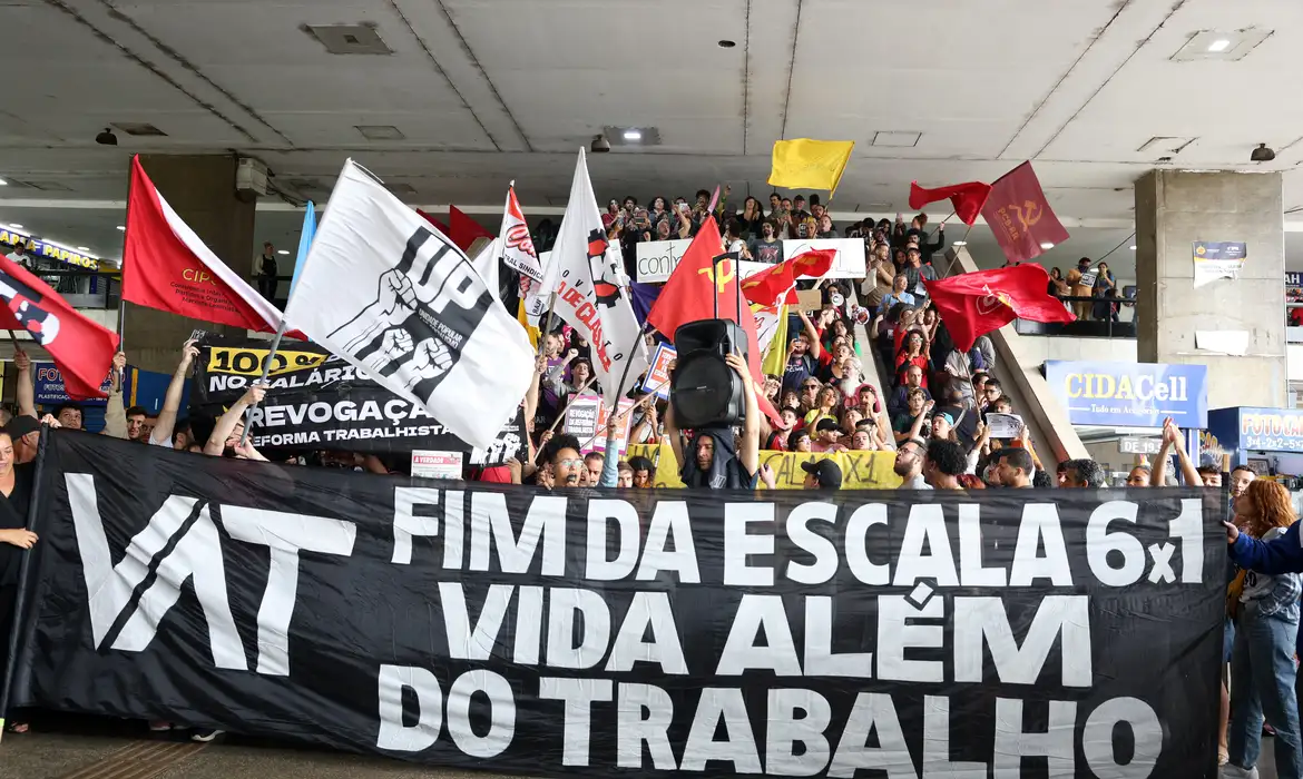 71% dos brasileiros apoiam fim da escala 6×1, aponta pesquisa