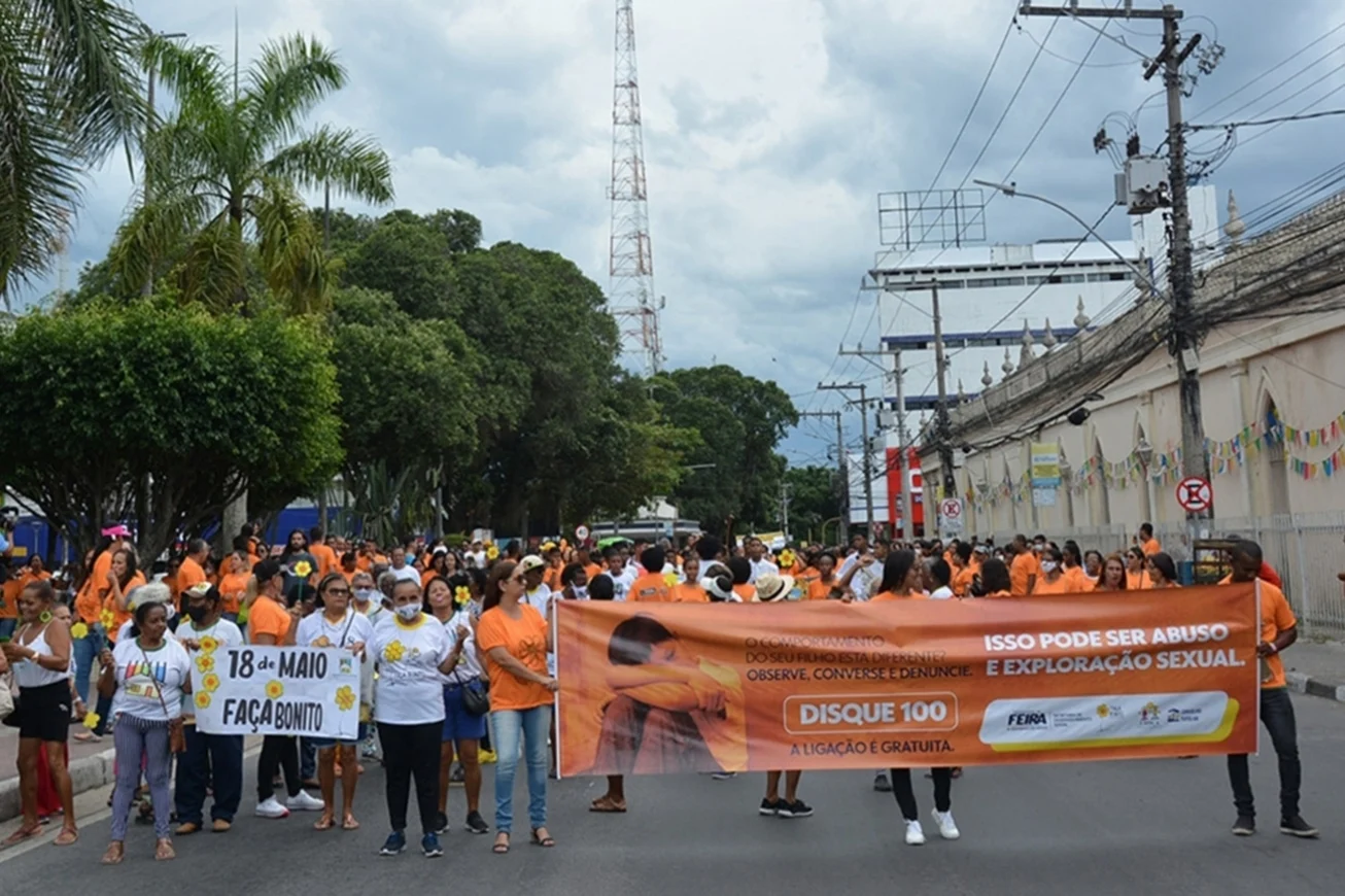 Secretaria da Mulher de Feira de Santana participa de blitz educativa da campanha ‘Maio Laranja’, no dia 20