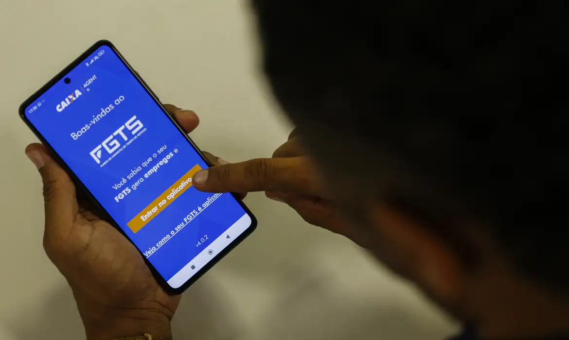 Uso do FGTS para pagar dívidas, no âmbito do ‘Novo Desenrola Brasil’, teve início nesta segunda-feira (25)