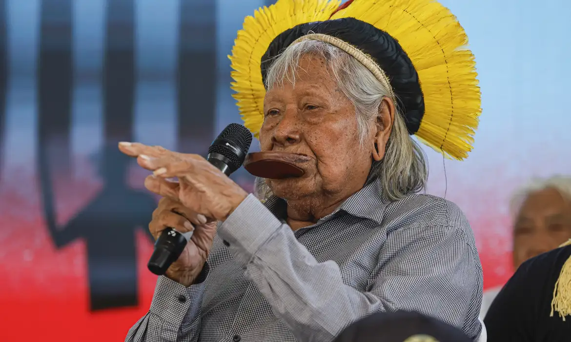 Cacique Raoni volta a ser internado, em estado grave, no Mato Grosso