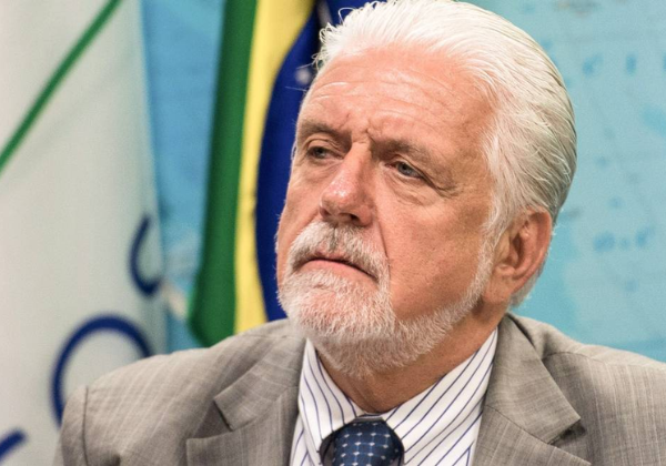 Em meio a investigações, Jaques Wagner anuncia saída da liderança do governo federal