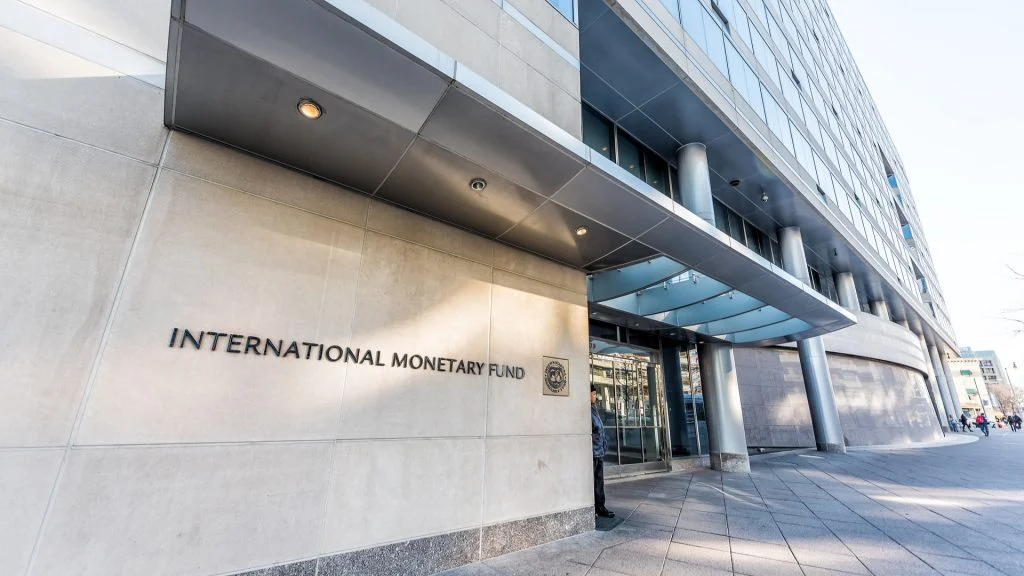 FMI destaca resiliência da economia brasileira e projeta PIB de 2,5%