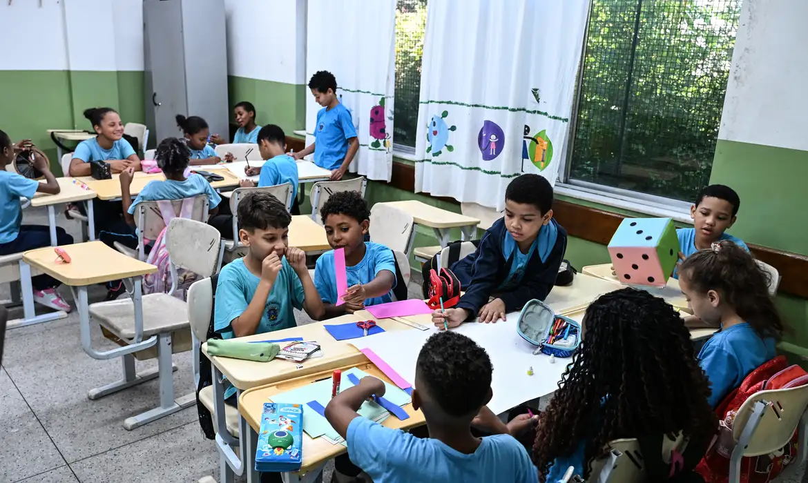 Governo Federal fixa, em R$ 5,1 mil, novo piso nacional do magistério