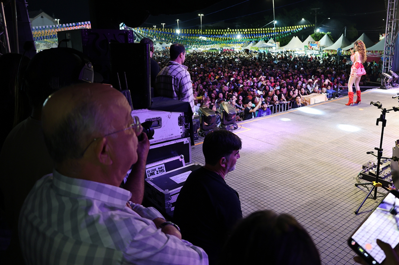 José Ronaldo destaca sucesso do primeiro fim de semana do Arraiá de Feira, em São José