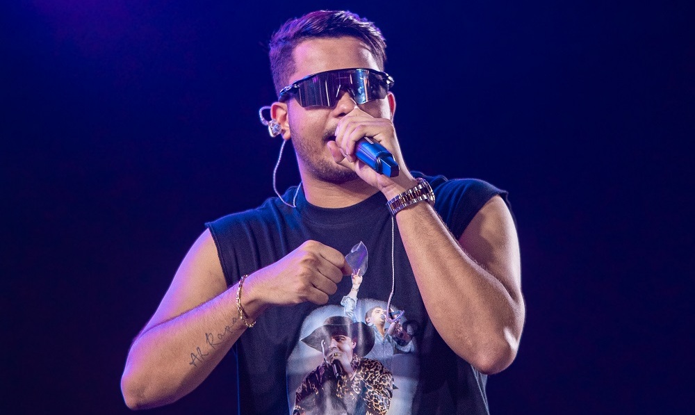 Mikael Santos fará 11 shows essa semana