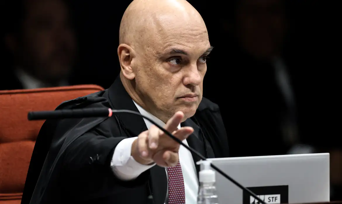 Moraes pede parecer da PGR sobre apreensão de arma