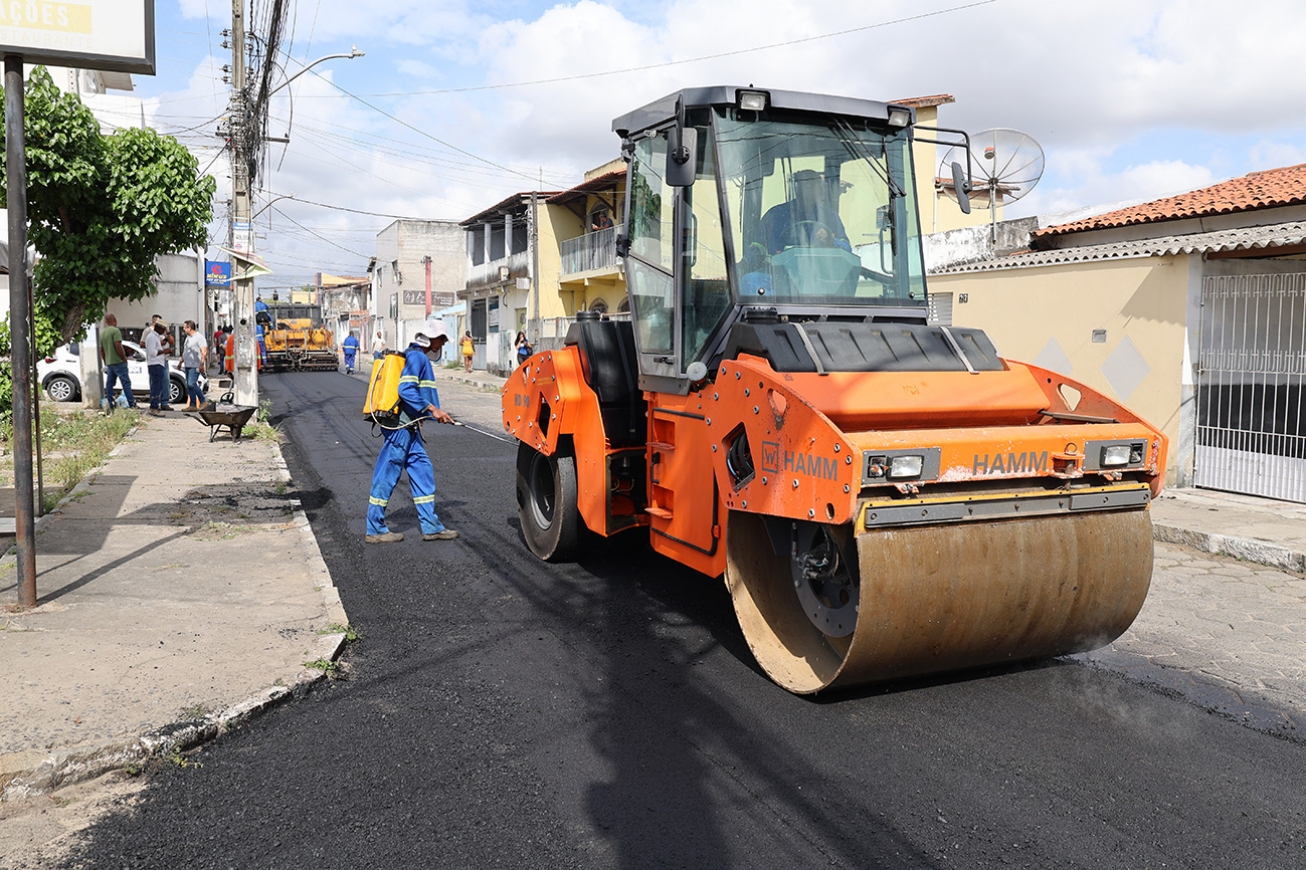 Prefeitura de Feira firma contrato de R$ 49,8 milhões para obras de pavimentação
