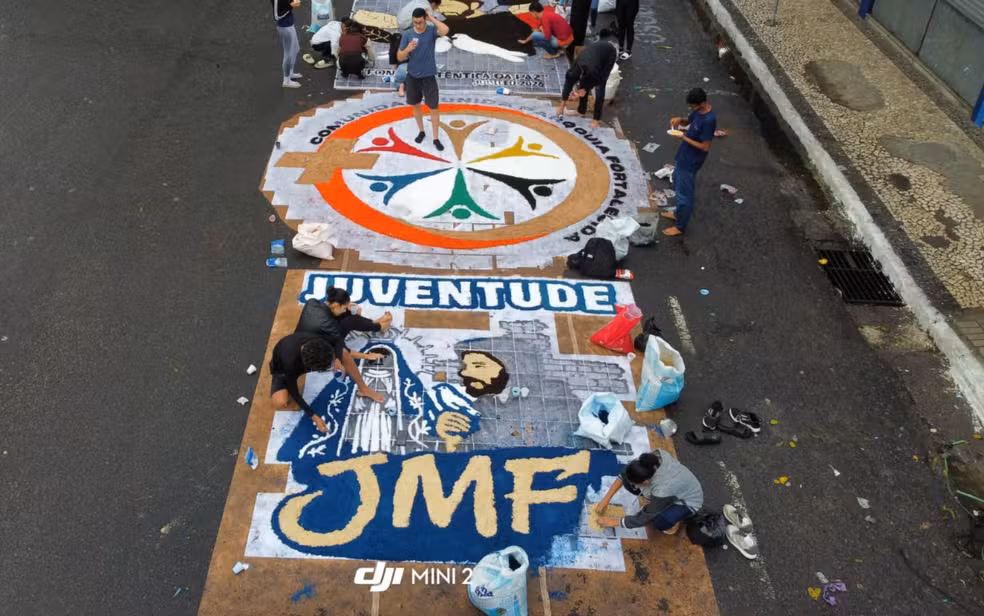 Tapetes de Corpus Christi unem fé, sustentabilidade e tradição em Feira de Santana