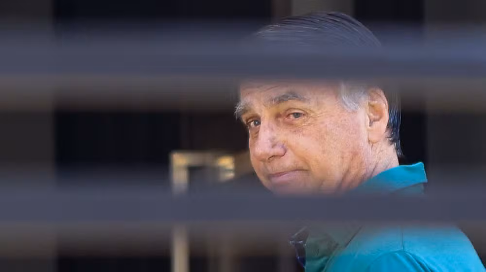 Bolsonaro será mantido em prisão domiciliar, decide Alexandre de Moraes