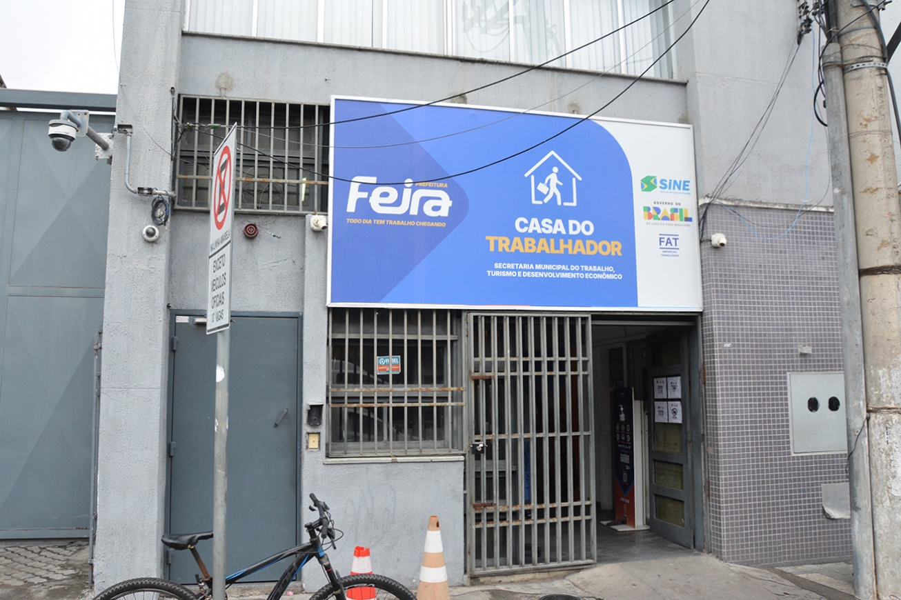 Feira de Santana inicia sexta-feira com 663 oportunidades de emprego; supermercados lideram contratações