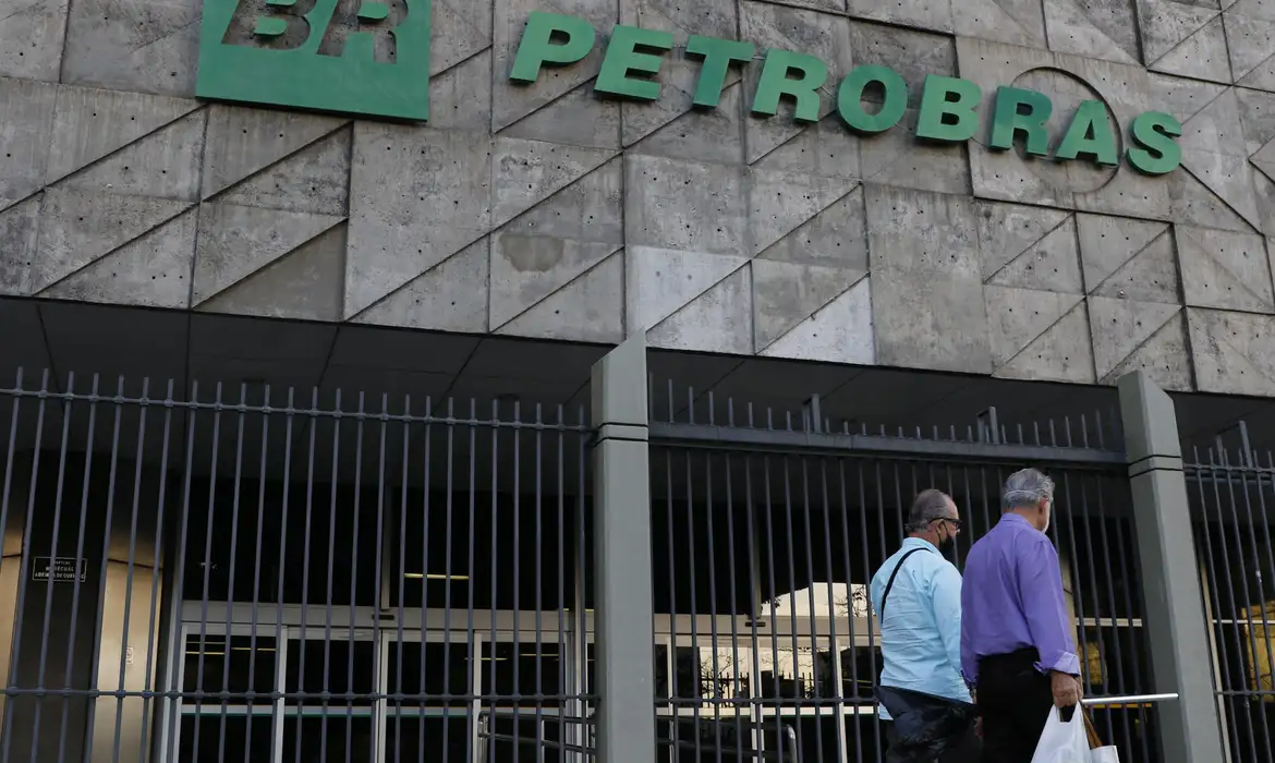 Petrobras reduz preço do querosene de aviação, após alívio da guerra