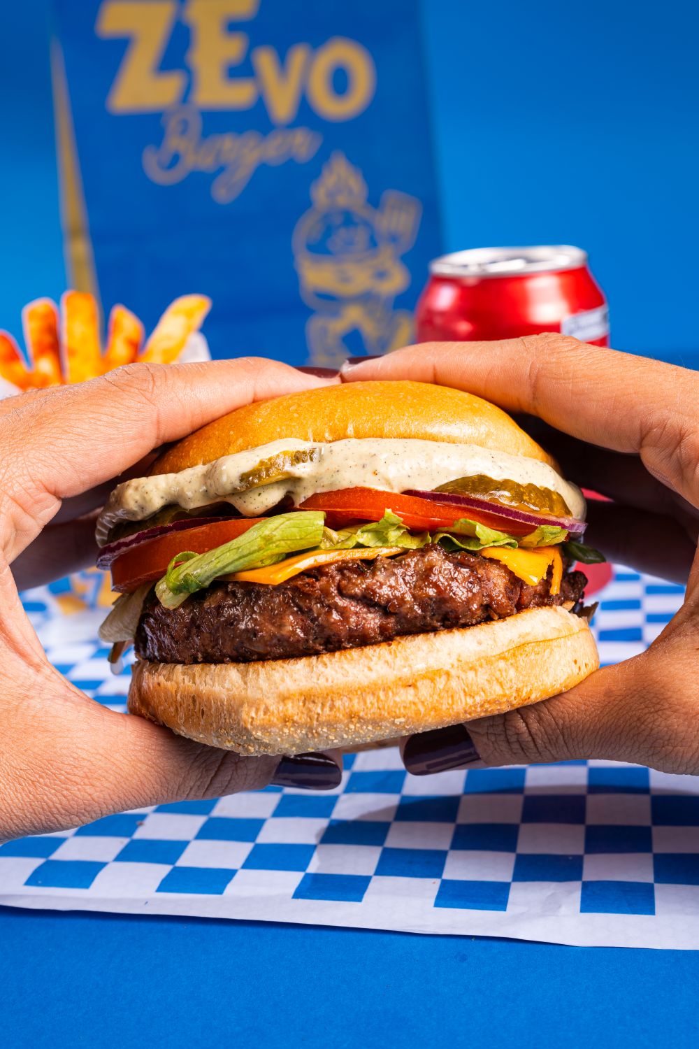 Zevo Burger chega a Salvador com proposta clássica